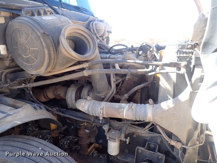 image for item DQ3048 2007 Freightliner Columbia  semi truck