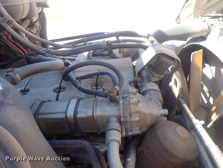 image for item DQ3048 2007 Freightliner Columbia  semi truck