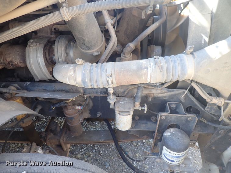 image for item DQ3048 2007 Freightliner Columbia  semi truck