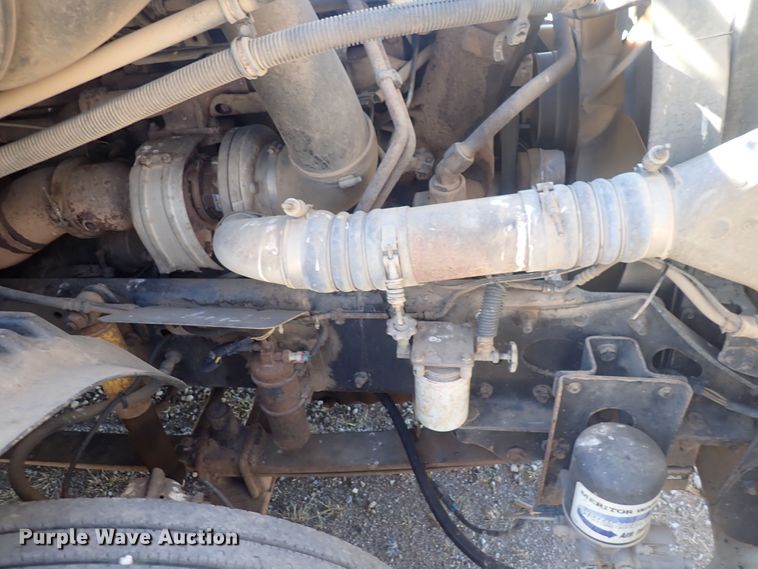 image for item DQ3048 2007 Freightliner Columbia  semi truck