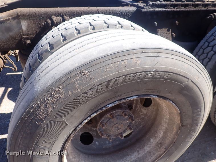 image for item DQ3048 2007 Freightliner Columbia  semi truck