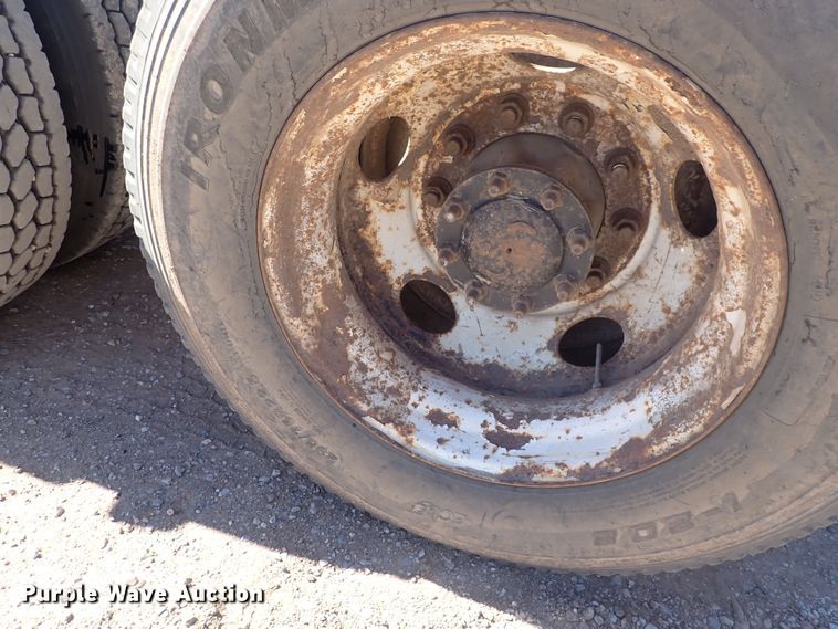 image for item DQ3048 2007 Freightliner Columbia  semi truck