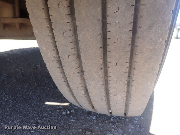 image for item DQ3048 2007 Freightliner Columbia  semi truck