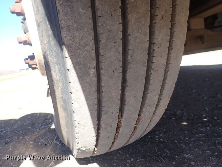 image for item DQ3048 2007 Freightliner Columbia  semi truck