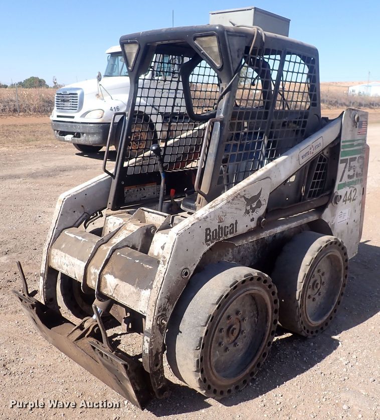 image for item DQ3050 2001 Bobcat 753  skid steer loader