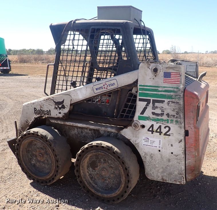 image for item DQ3050 2001 Bobcat 753  skid steer loader