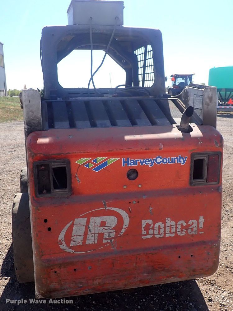 image for item DQ3050 2001 Bobcat 753  skid steer loader