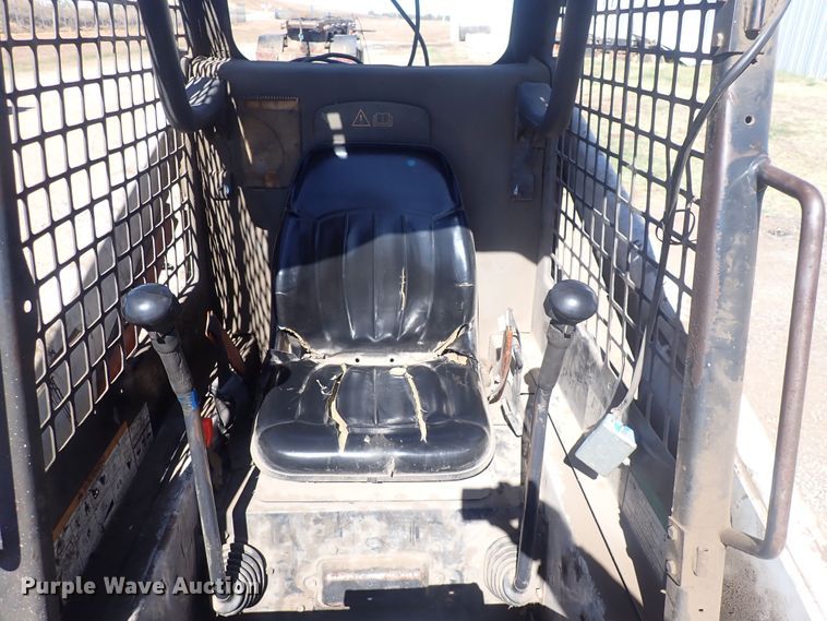 image for item DQ3050 2001 Bobcat 753  skid steer loader