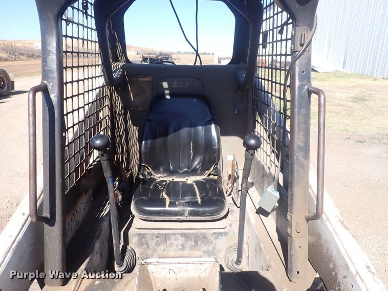 image for item DQ3050 2001 Bobcat 753  skid steer loader