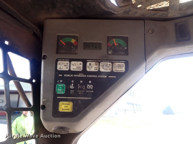 image for item DQ3050 2001 Bobcat 753  skid steer loader