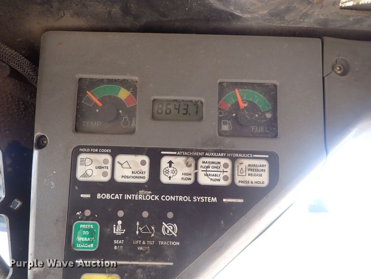 image for item DQ3050 2001 Bobcat 753  skid steer loader