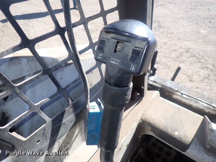 image for item DQ3050 2001 Bobcat 753  skid steer loader