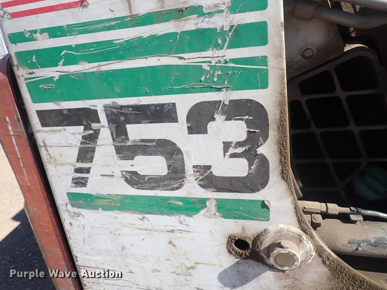 image for item DQ3050 2001 Bobcat 753  skid steer loader