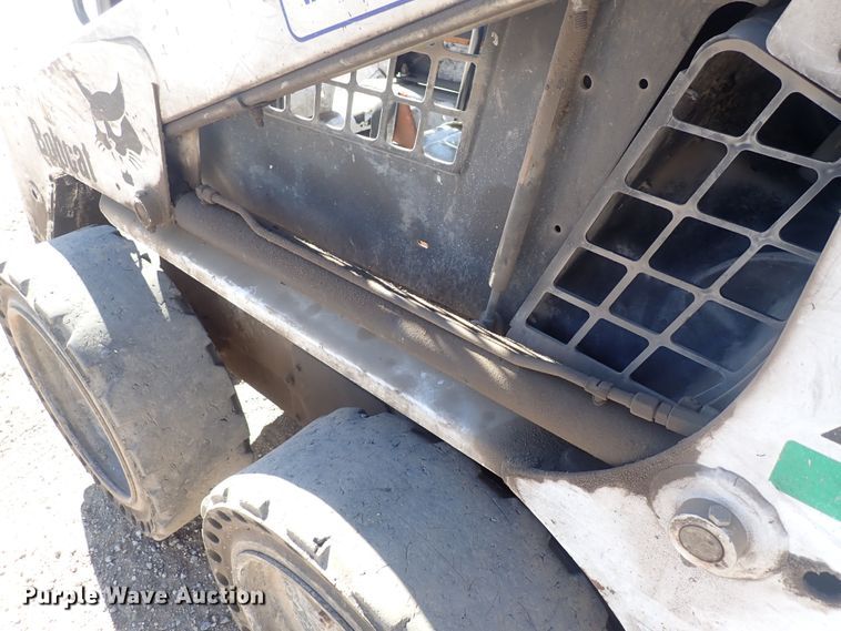 image for item DQ3050 2001 Bobcat 753  skid steer loader