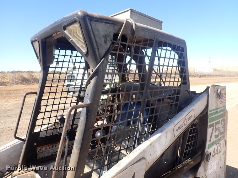 image for item DQ3050 2001 Bobcat 753  skid steer loader