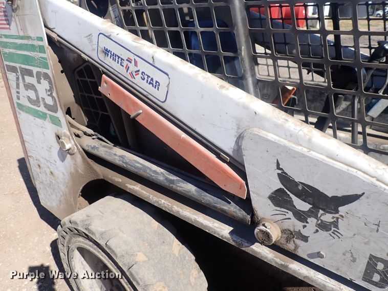 image for item DQ3050 2001 Bobcat 753  skid steer loader