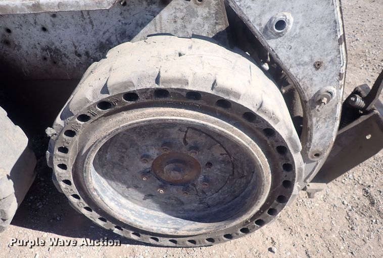 image for item DQ3050 2001 Bobcat 753  skid steer loader