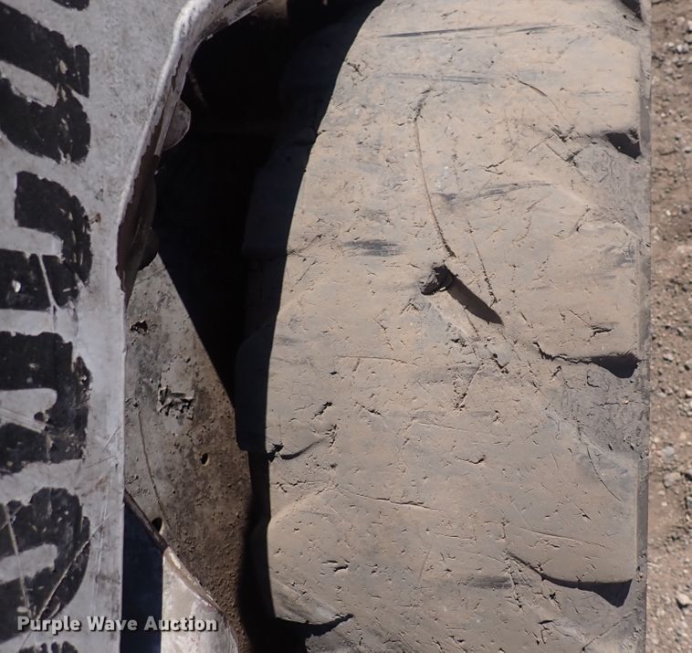 image for item DQ3050 2001 Bobcat 753  skid steer loader