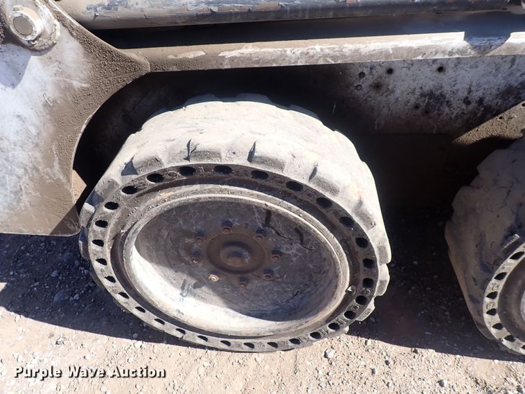 image for item DQ3050 2001 Bobcat 753  skid steer loader