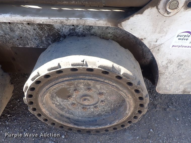 image for item DQ3050 2001 Bobcat 753  skid steer loader