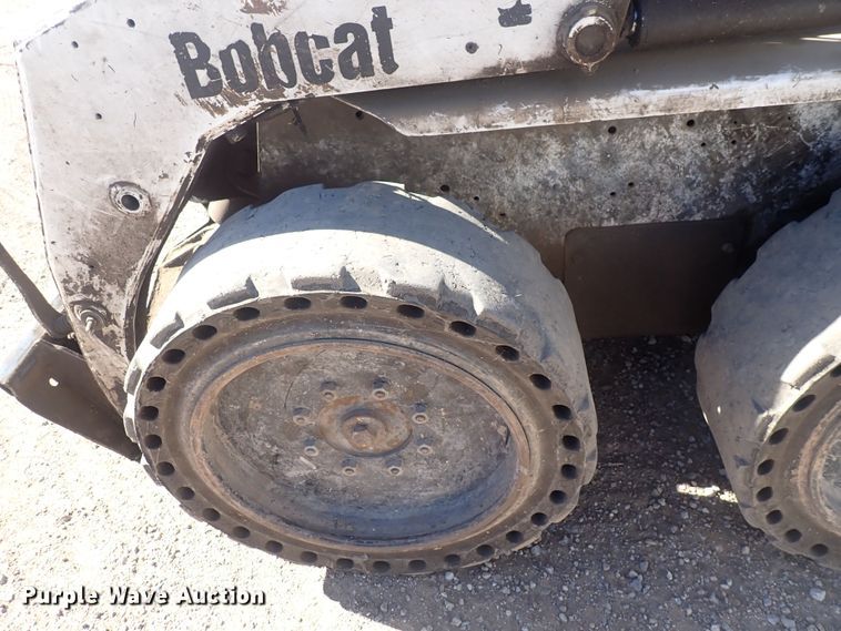 image for item DQ3050 2001 Bobcat 753  skid steer loader