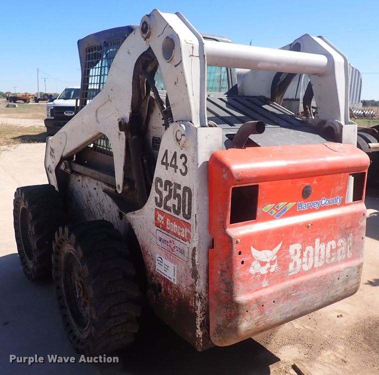 image for item DQ3052 2008 Bobcat S250  skid steer loader