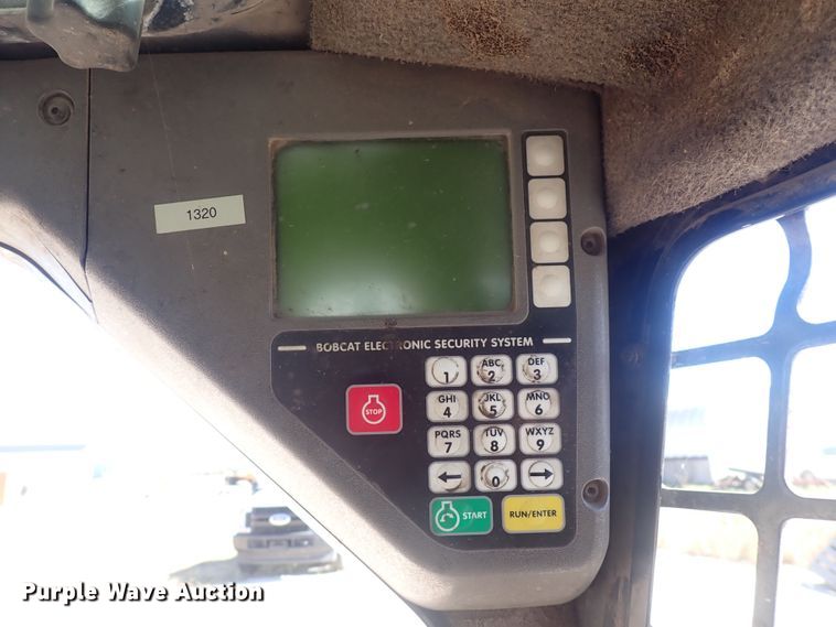 image for item DQ3052 2008 Bobcat S250  skid steer loader