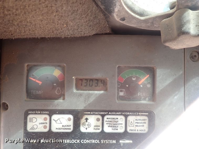 image for item DQ3052 2008 Bobcat S250  skid steer loader