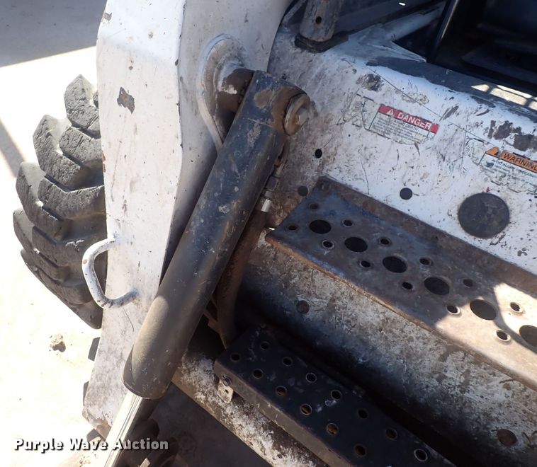 image for item DQ3052 2008 Bobcat S250  skid steer loader