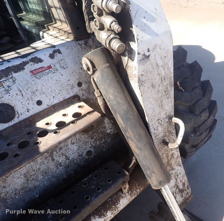 image for item DQ3052 2008 Bobcat S250  skid steer loader