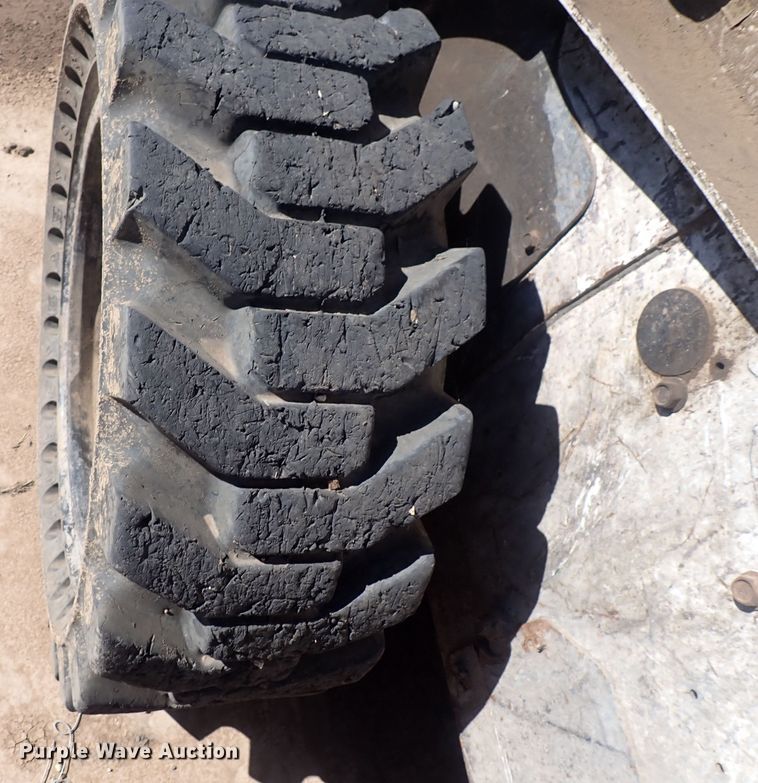 image for item DQ3052 2008 Bobcat S250  skid steer loader