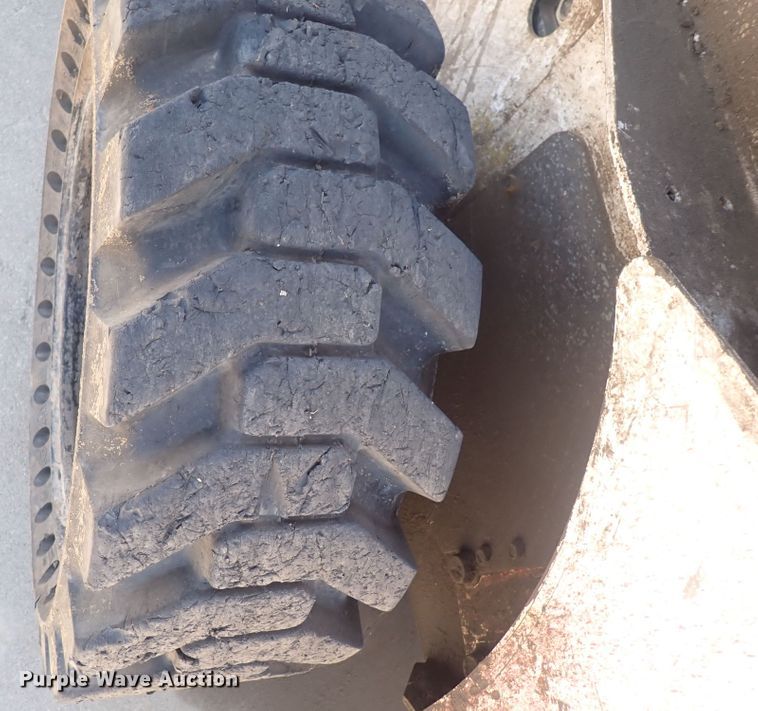 image for item DQ3052 2008 Bobcat S250  skid steer loader