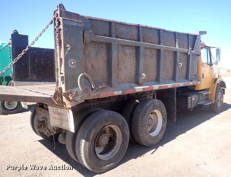 image for item DQ3055 1999 Freightliner FL80  dump truck