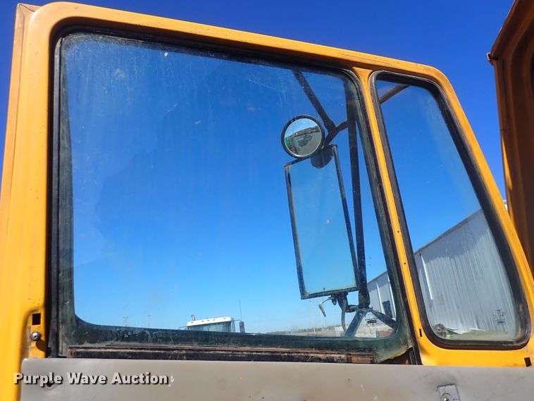 image for item DQ3055 1999 Freightliner FL80  dump truck