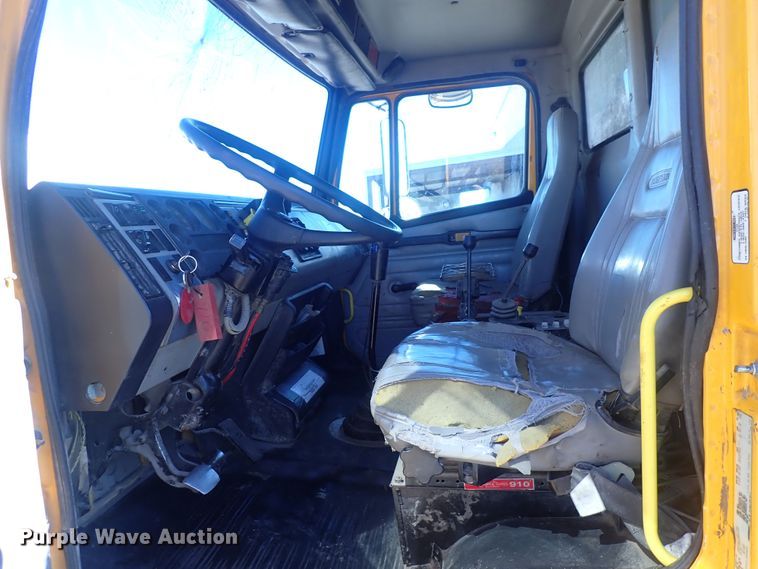 image for item DQ3055 1999 Freightliner FL80  dump truck