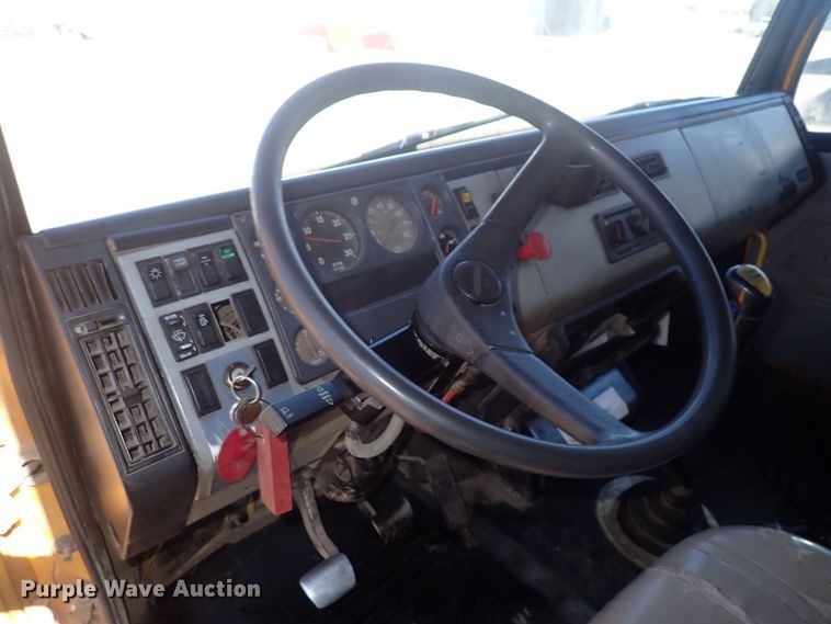 image for item DQ3055 1999 Freightliner FL80  dump truck