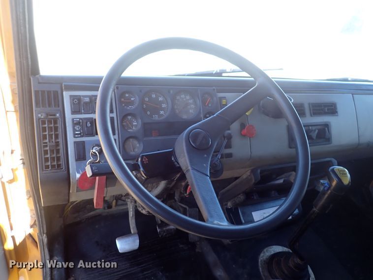 image for item DQ3055 1999 Freightliner FL80  dump truck