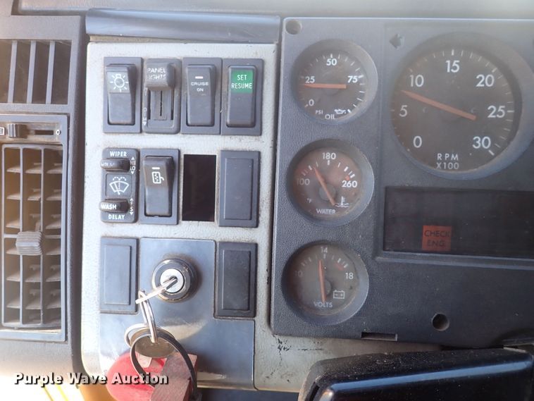 image for item DQ3055 1999 Freightliner FL80  dump truck