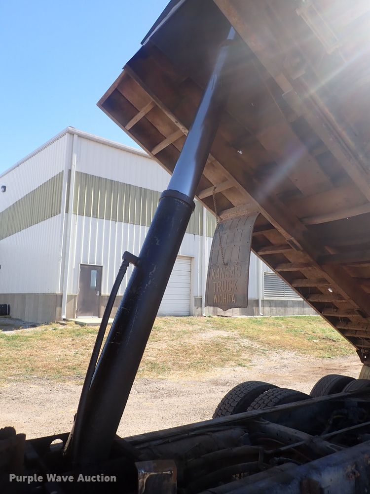 image for item DQ3055 1999 Freightliner FL80  dump truck