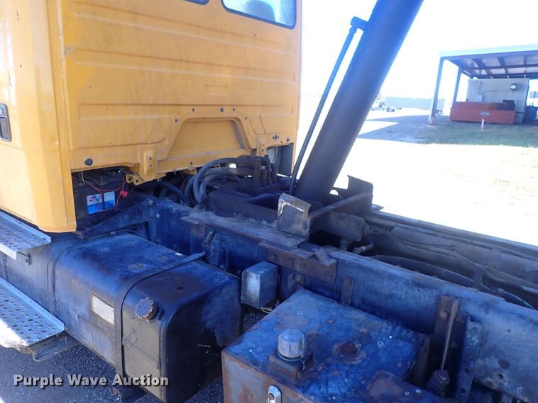 image for item DQ3055 1999 Freightliner FL80  dump truck