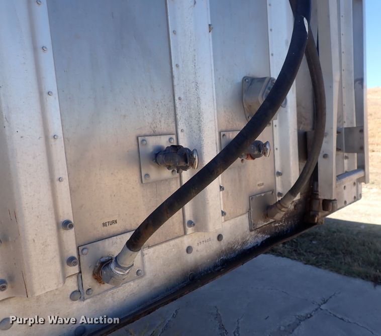 image for item DQ3069 2015 Wilkins 0KRA23PCFSBX  walking floor trailer