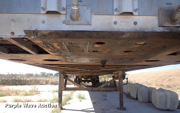 image for item DQ3069 2015 Wilkins 0KRA23PCFSBX  walking floor trailer