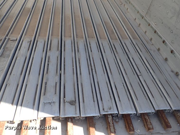 image for item DQ3069 2015 Wilkins 0KRA23PCFSBX  walking floor trailer