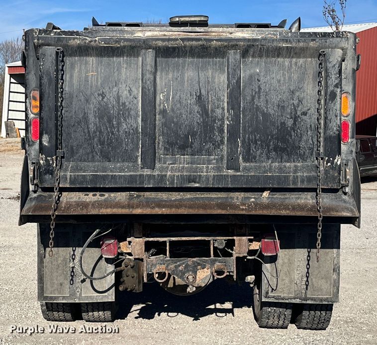 image for item DR7306 2004 International 7600  dump truck