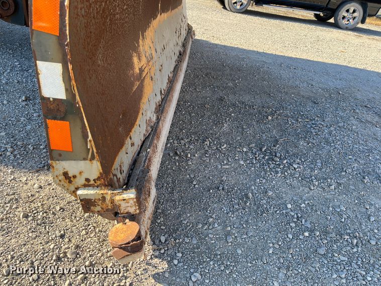 image for item DR7306 2004 International 7600  dump truck