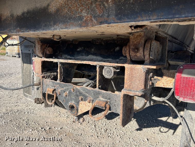 image for item DR7306 2004 International 7600  dump truck