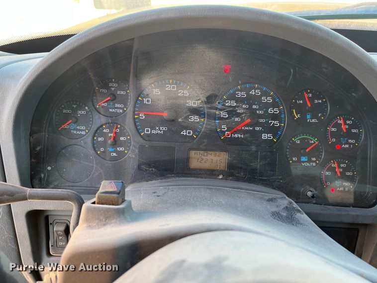 image for item DR7306 2004 International 7600  dump truck