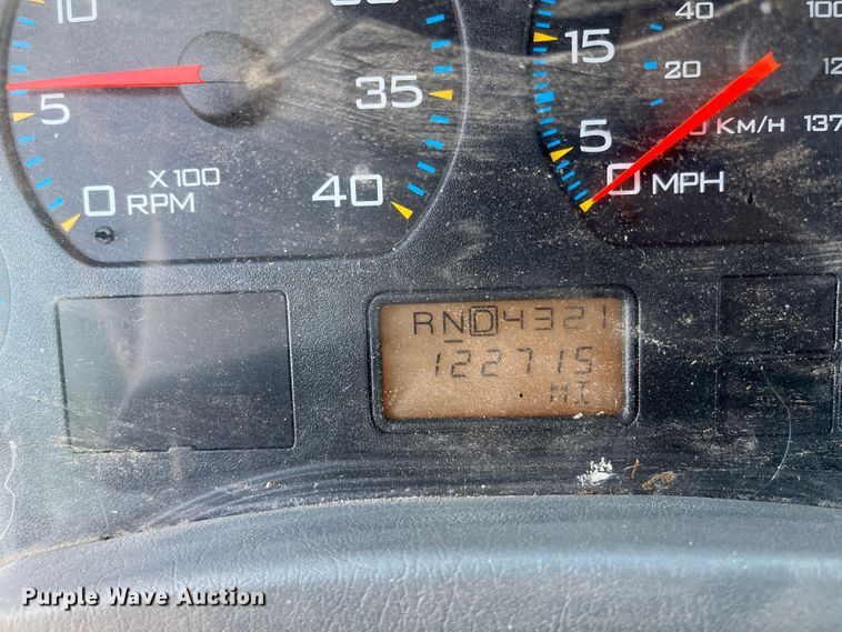 image for item DR7306 2004 International 7600  dump truck