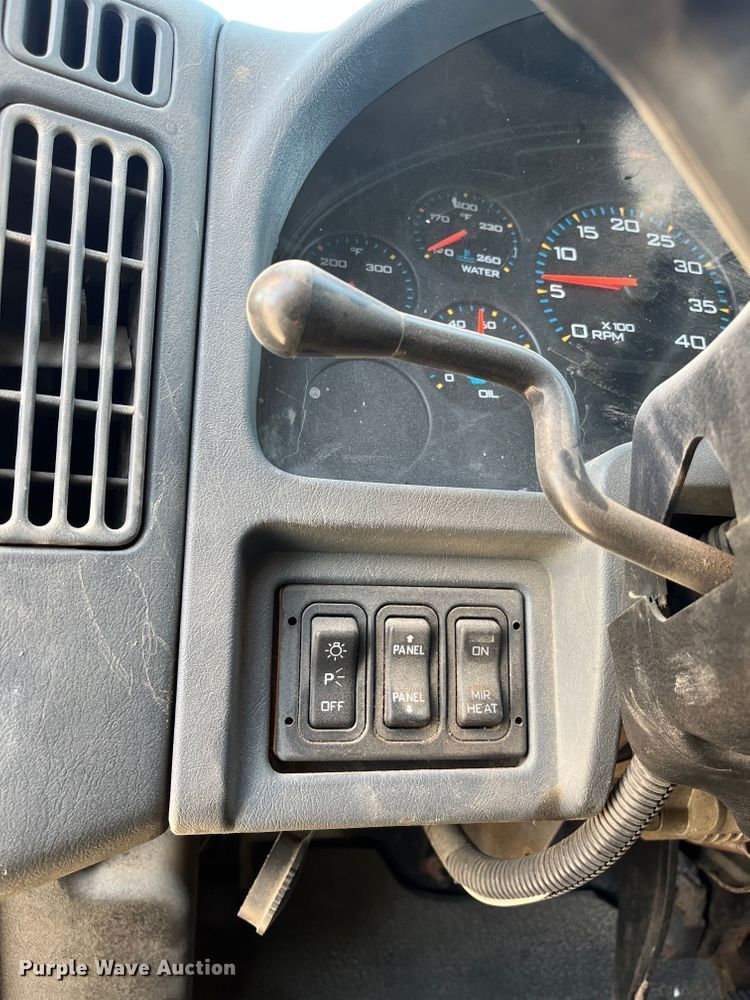 image for item DR7306 2004 International 7600  dump truck