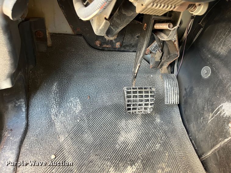 image for item DR7306 2004 International 7600  dump truck